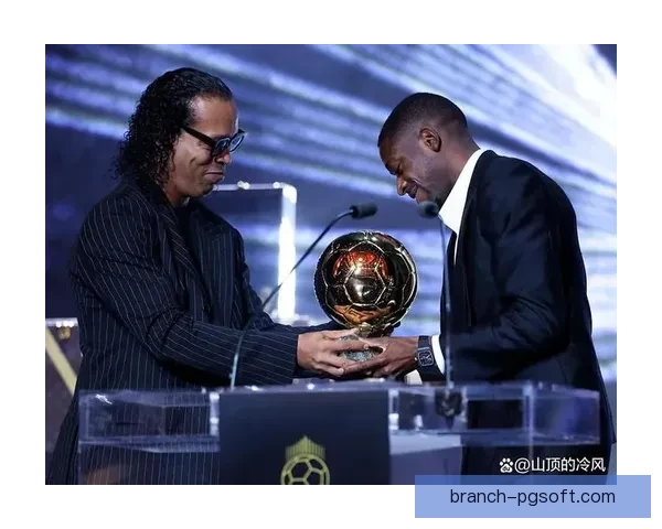 从对阵巴西看登贝莱在世界杯防守端的战术价值评估全面分析与启示